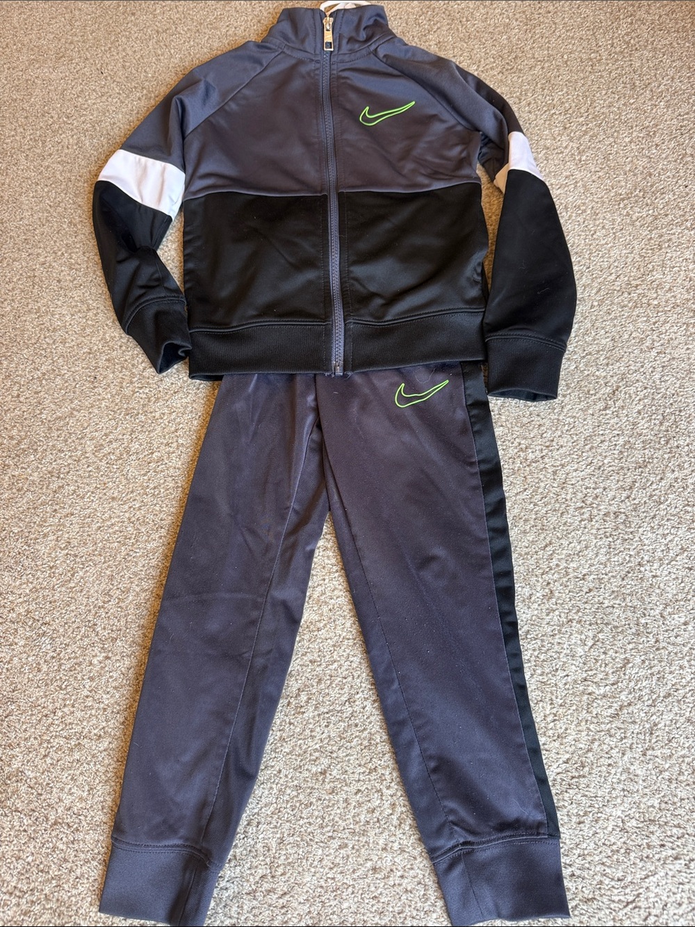 Nike Kids size 3-4 Gray & Black Track Set with Neon Green Swoosh